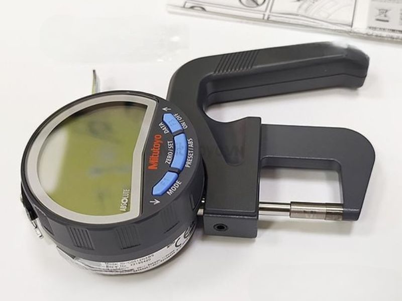 Đồng hồ đo độ dày điện tử Mitutoyo 547-401A có thiết kế hiện đại, dễ sử dụng