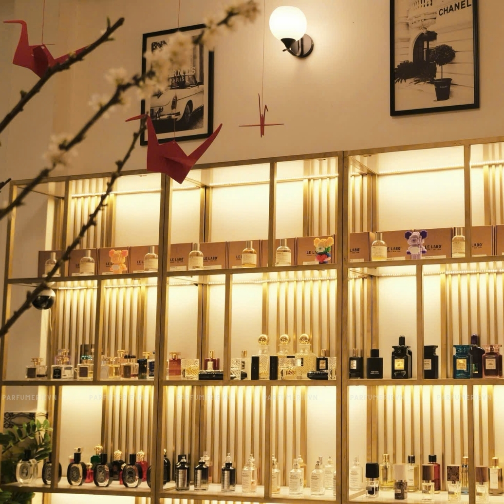 cửa hàng nước hoa bán tết