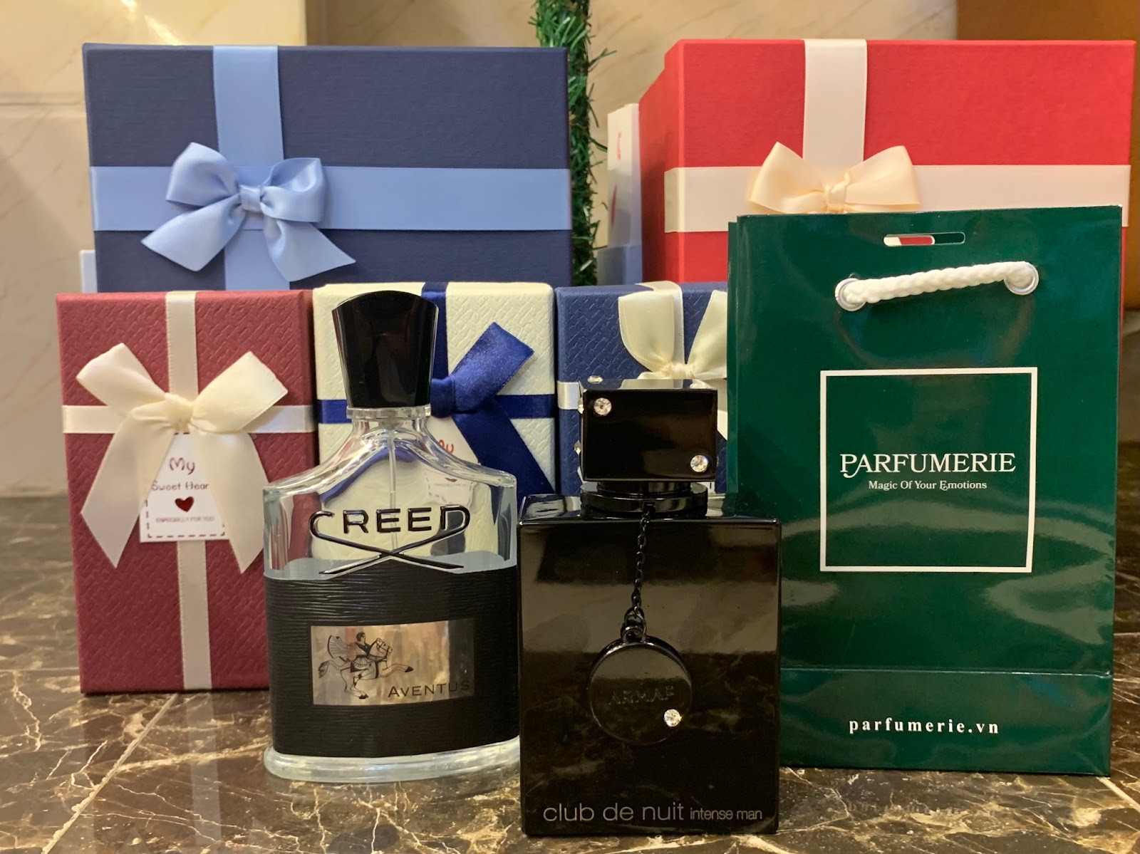 Cách check nước hoa chính hãng được chiết dựa vào mùi hương so với chai fullbox.