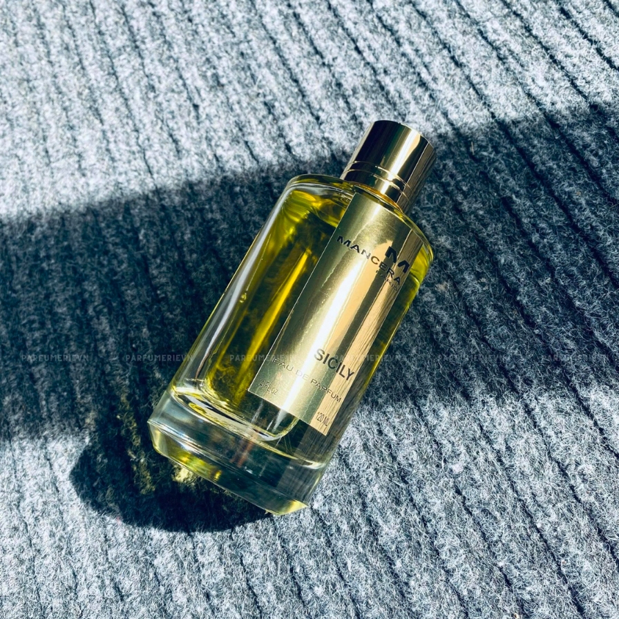 Nước hoa hương cam chanh giúp trung hoà mùi cơ thể