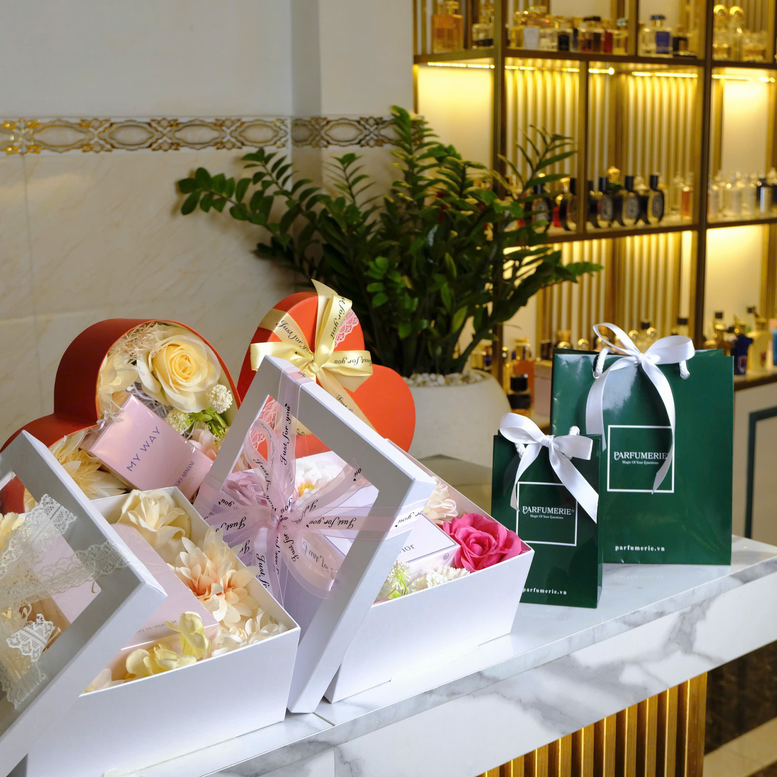 Nước hoa sẽ là món quà tuyệt vời dành tặng cho phái đẹp dịp 20/10