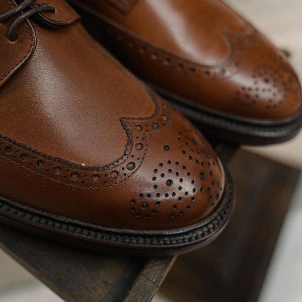 cắt da làm giày nam