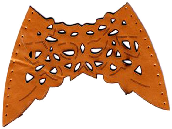 cắt quai giày da bằng máy laser