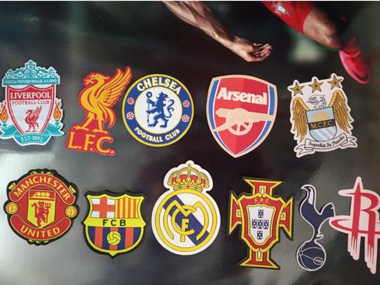 cắt vải logo in hình câu lạc bộ bóng đá