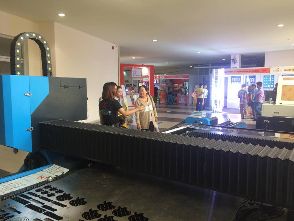 máy cắt laser kim loại