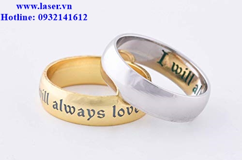 khắc chữ ký tự lên nhẫn vàng và bạc