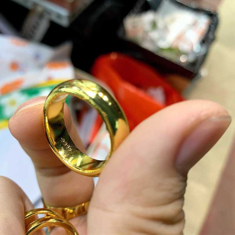 khắc laser lên nhẫn vàng rồng nguyên chất 9999