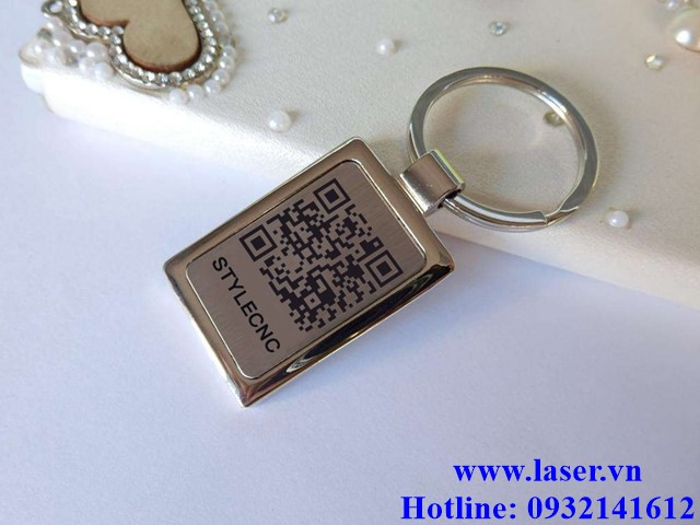 khắc mã QR Code lên móc chìa khóa bằng inox