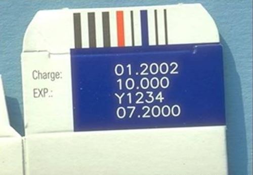 khắc ngày sản xuất trên hộp thuốc bằng máy khắc laser UV