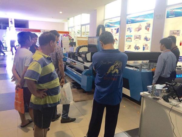 máy cắt laser kim loại