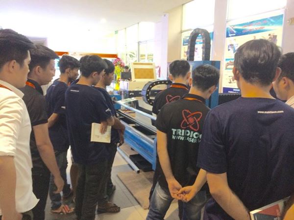 máy cắt laser kim loại