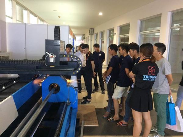 máy cắt laser kim loại