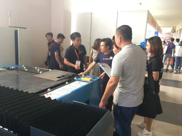 máy cắt laser kim loại