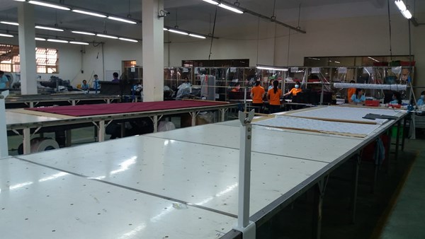 khung cảnh bên trong nhà máy