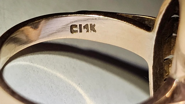 ký hiệu chữ C trên nhẫn vàng