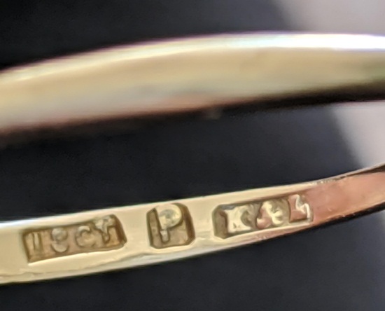 ký hiệu chữ P trên nhẫn vàng