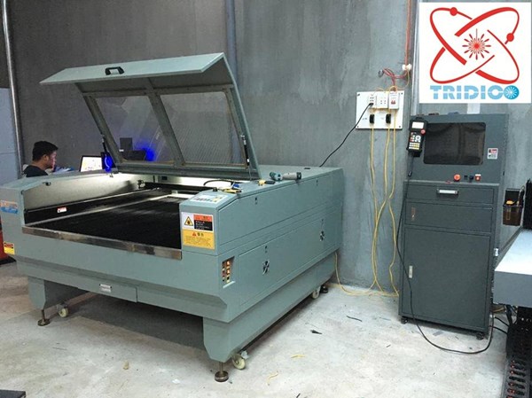 máy cắt khắc laser 1313