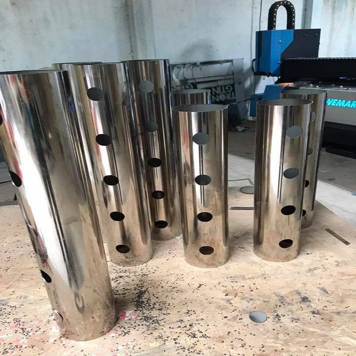 cắt đục lỗ trên ống inox bằng máy laser cắt ống cấp phôi tự động