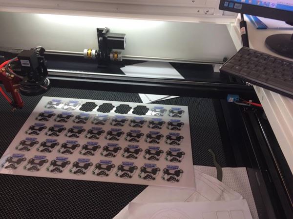 máy laser cắt mica