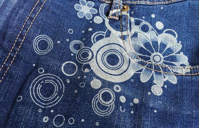 máy laser khắc quần jean