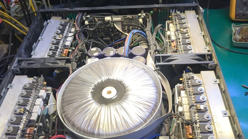 Sửa cục đẩy công suất Famousound