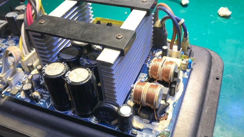 Sửa loa active Mackie