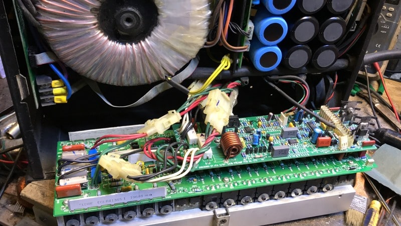 Sửa cục đẩy công suất Crest audio