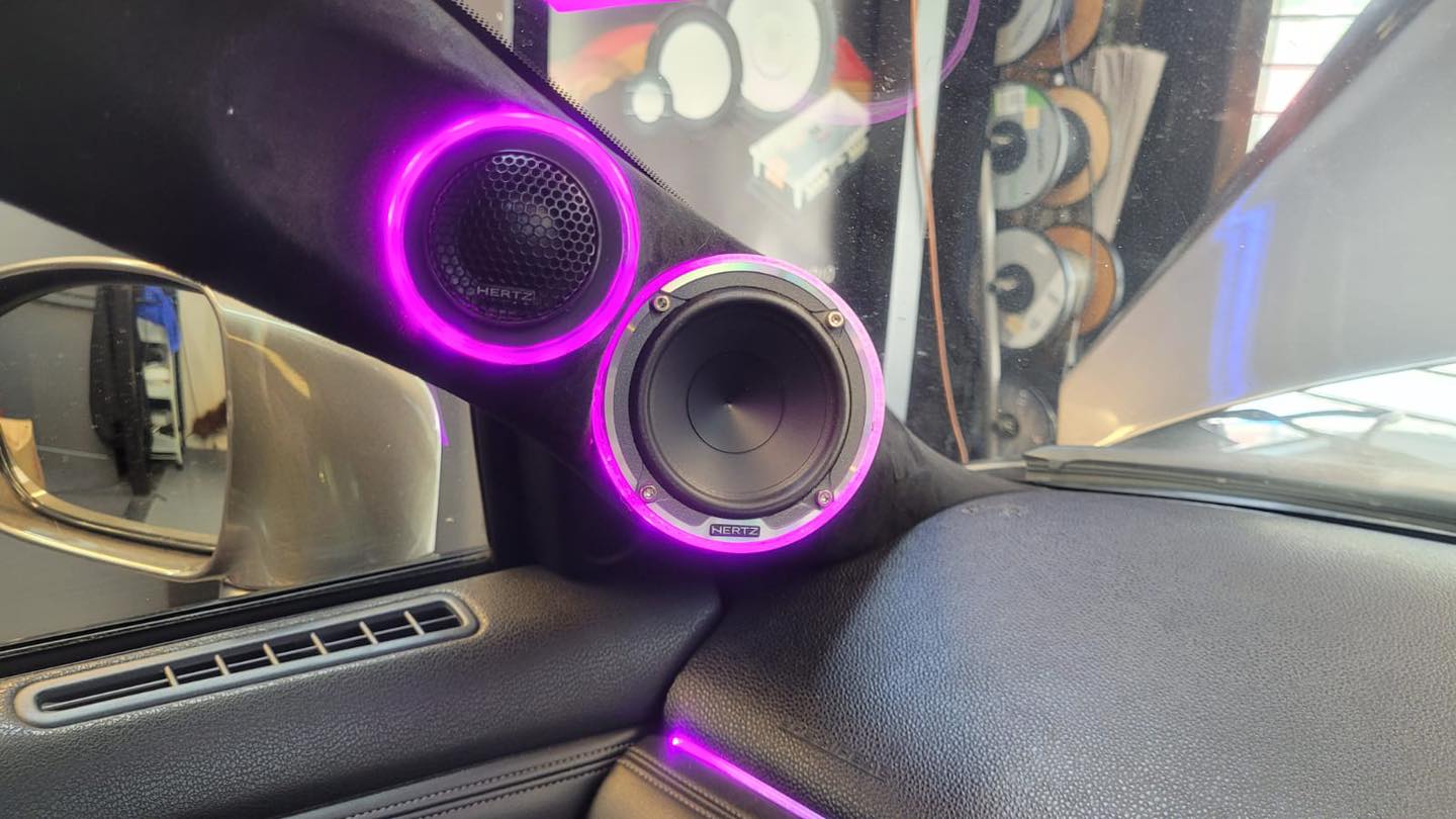 10 PHONG CÁCH NÂNG CẤP LOA CỘT A CHO Ô TÔ – TẠO CHẤT RIÊNG CHO HỆ THỐNG ÂM THANH XE HƠI