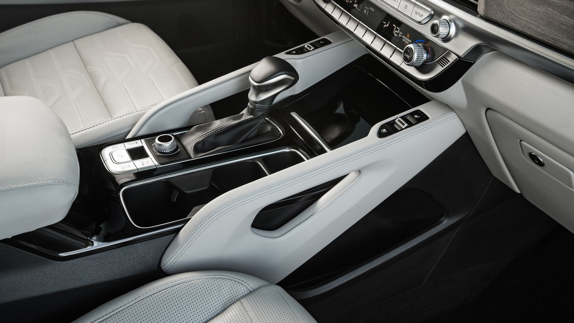 8 xu hướng phối màu nội thất ô tô hot nhất hiện nay