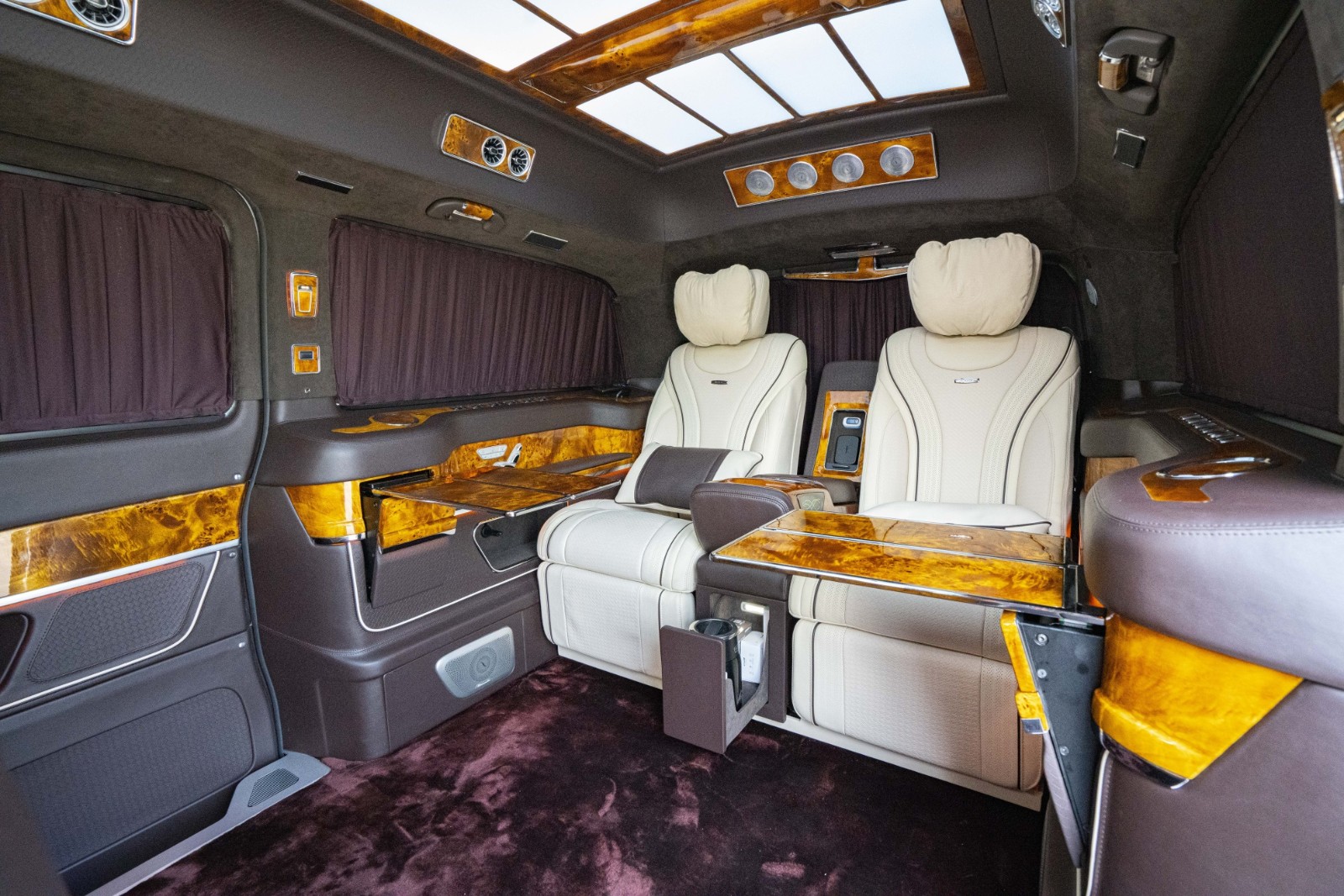 Bàn làm việc trên xe ô tô