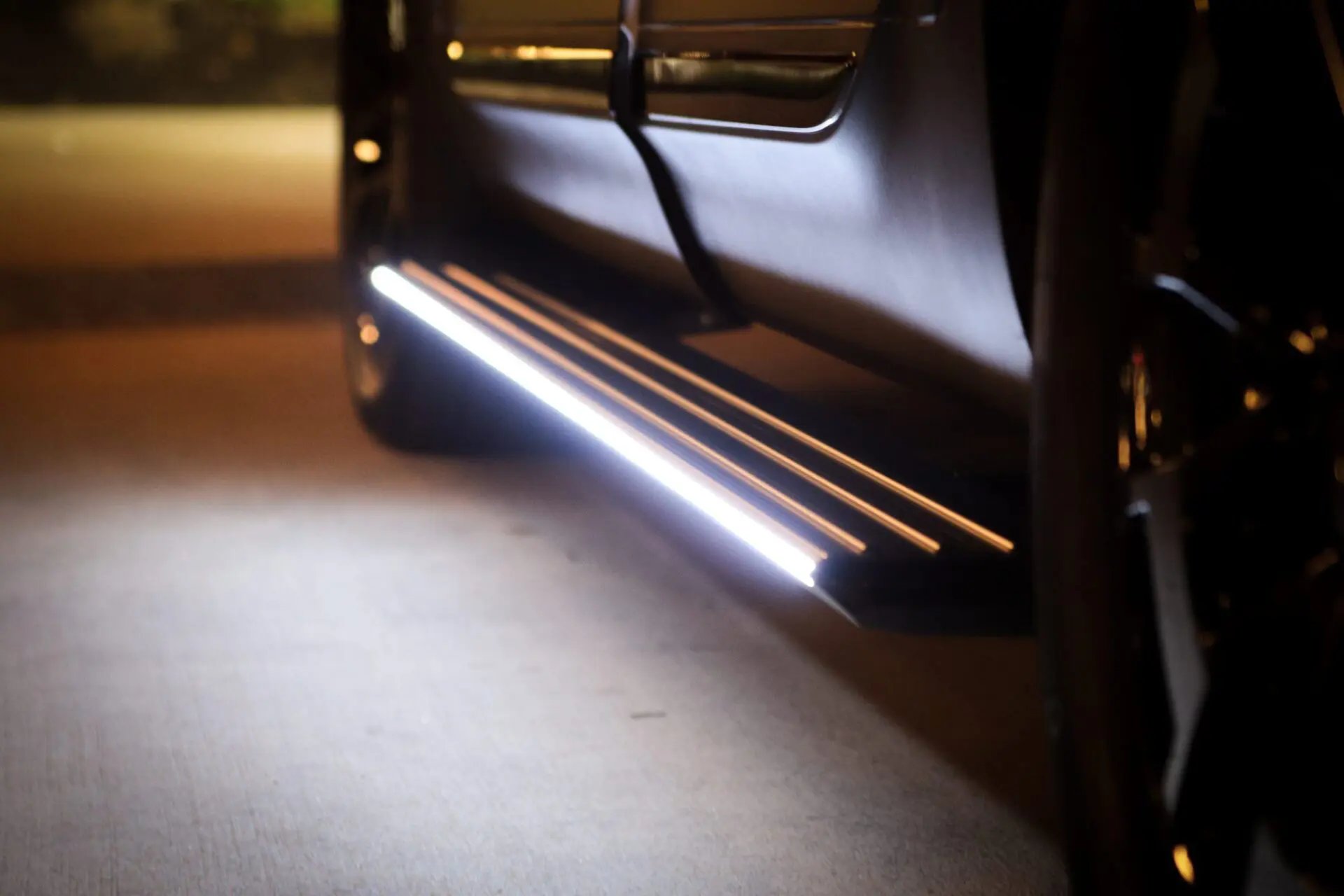 BỆ BƯỚC TỰ ĐỘNG HAY BỆ BƯỚC CỐ ĐỊNH? MPVSAIGON