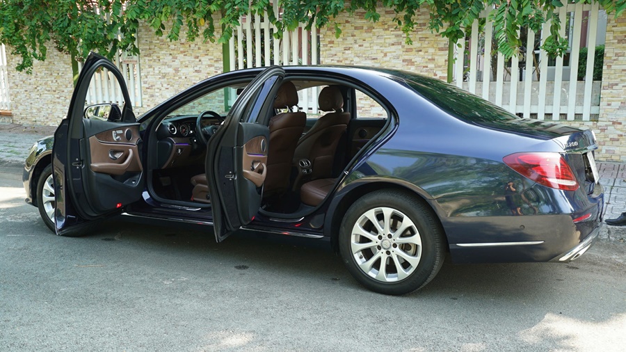 MERCEDES-BENZ E200 THI CÔNG BỌC DA GHẾ SAU 6 NĂM SỬ DỤNG