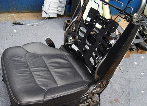 Đau lưng khi lái xe: Nguy cơ từ việc thiếu hỗ trợ thắt lưng