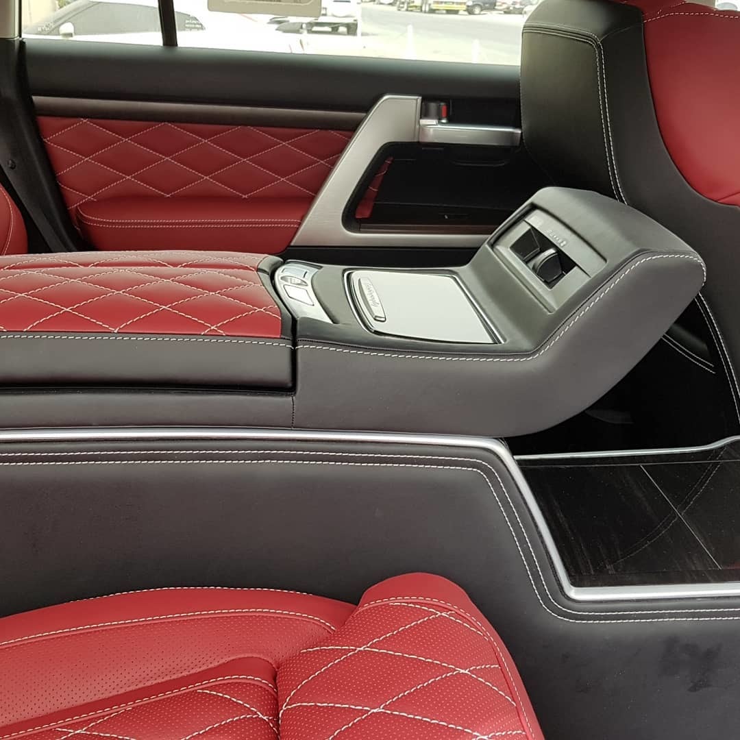 Độ nâng cấp ghế Limousine Land Cruiser LX570