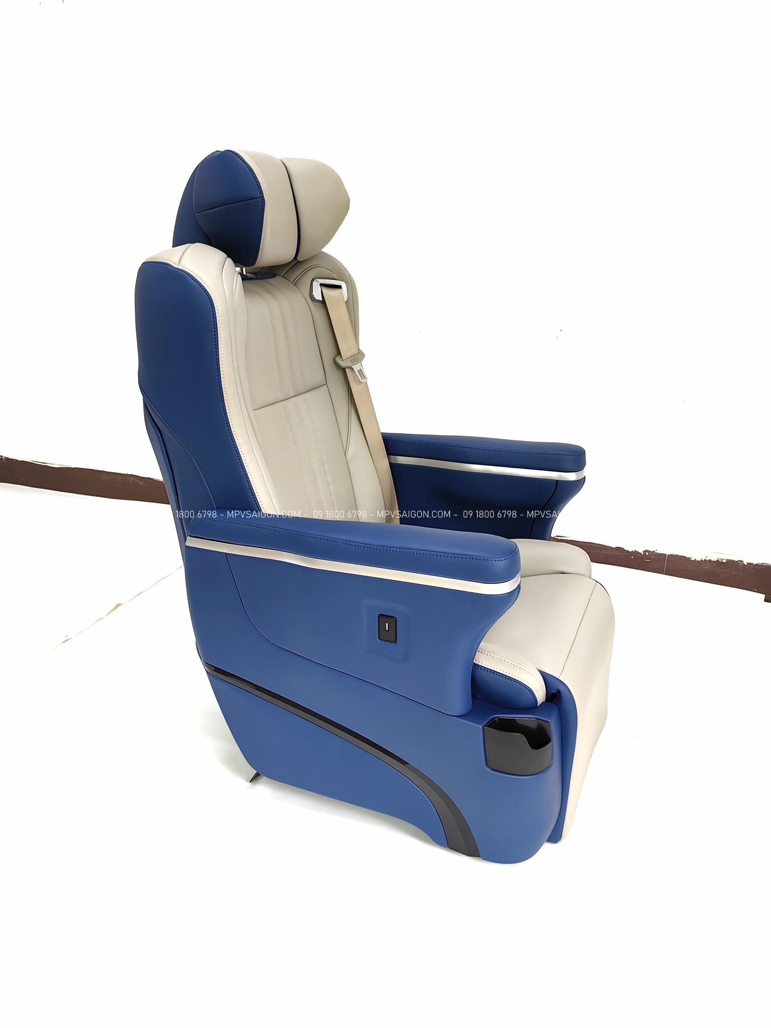 Ghế Limousine Toyota Alphard màn hình cảm ứng