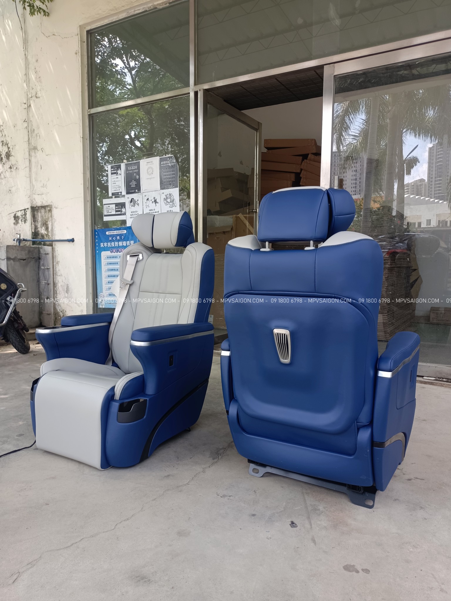 Ghế Limousine Toyota Alphard màn hình cảm ứng