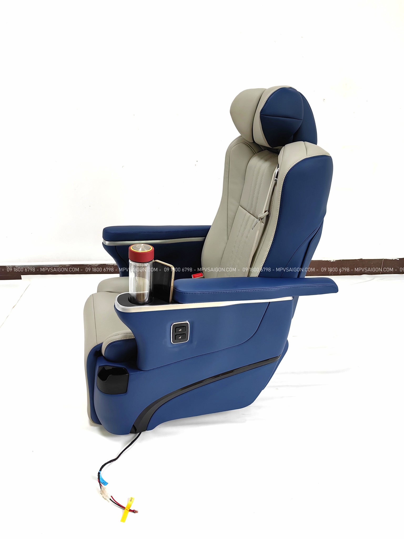 Ghế Limousine Toyota Alphard màn hình cảm ứng