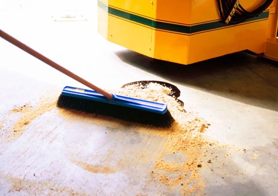 HƯỚNG DẪN LÀM SẠCH DẦU NHỚT DƯỚI GẦM XE Ô TÔ HIỆU QUẢ