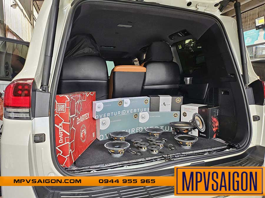 LAND CRUISER LC300 NÂNG CẤP LOA VỚI THƯƠNG HIỆU Ý VÀ PHÁP: GIẢI PHÁP NÂNG CẤP GIỮ ZIN TOÀN BỘ