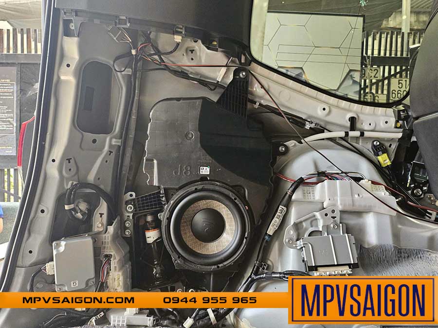 LAND CRUISER LC300 NÂNG CẤP LOA VỚI THƯƠNG HIỆU Ý VÀ PHÁP: GIẢI PHÁP NÂNG CẤP GIỮ ZIN TOÀN BỘ