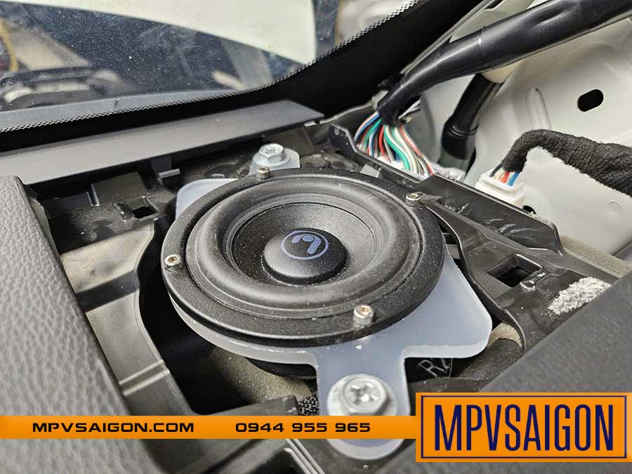 LAND CRUISER LC300 NÂNG CẤP LOA VỚI THƯƠNG HIỆU Ý VÀ PHÁP: GIẢI PHÁP NÂNG CẤP GIỮ ZIN TOÀN BỘ