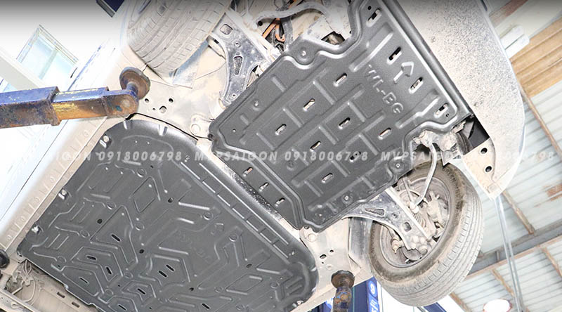 Lắp đặt giáp gầm Honda Cr-V - tấm bảo vệ động cơ hộp số