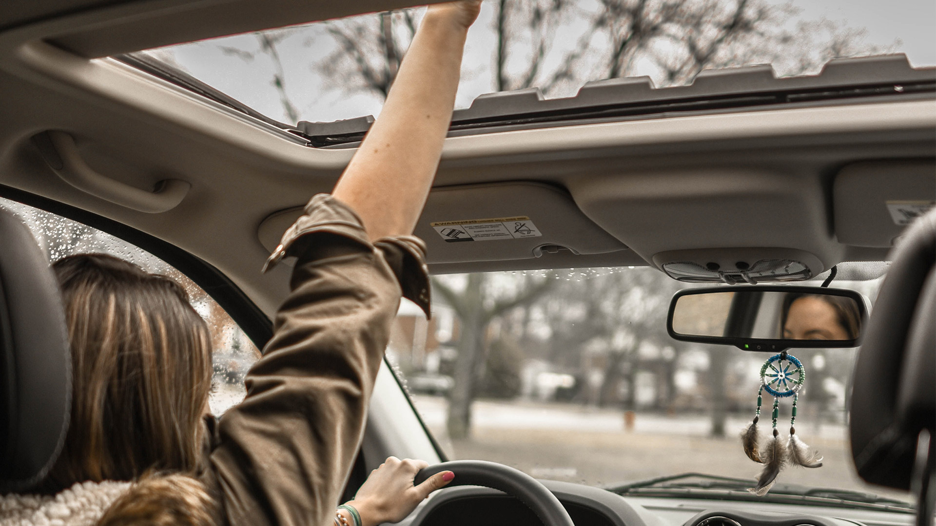 SUNROOF VÀ MOONROOF: LỰA CHỌN NÀO TỐT NHẤT CHO XẾ YÊU CỦA BẠN?