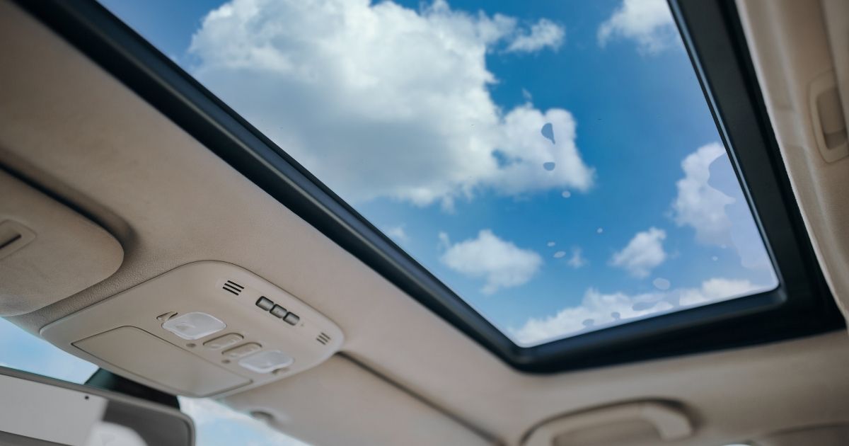 7 CÂU HỎI THƯỜNG GẶP VỀ CỬA SỔ TRỜI TRÊN Ô TÔ