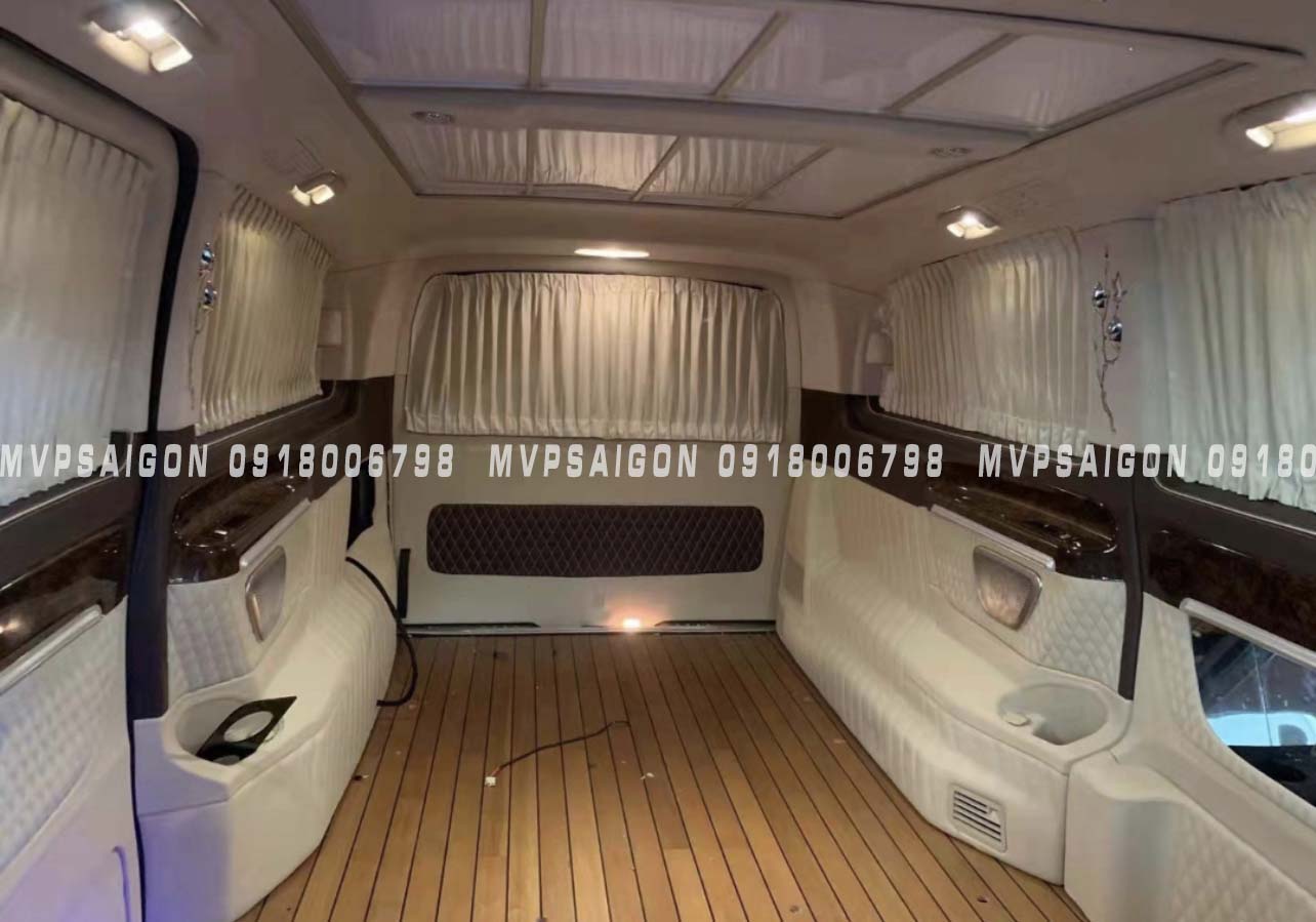 Vách ngăn thương gia Mercedes Benz V250