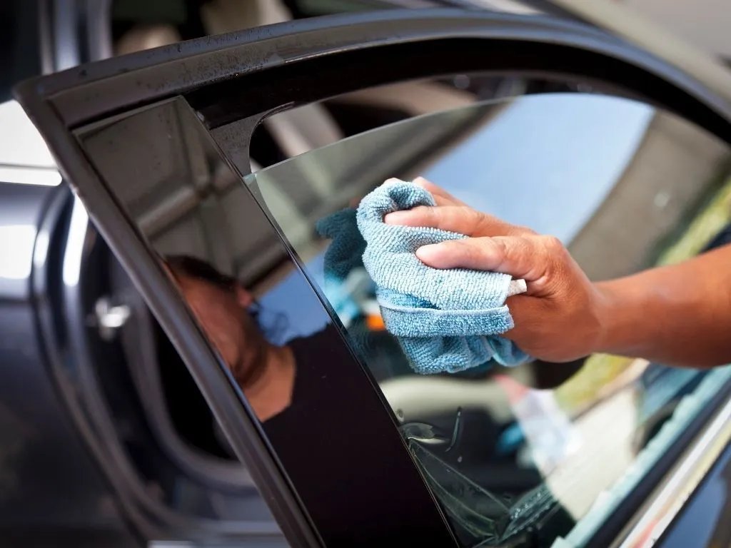 Vệ sinh nội thất ô tô tại nhà - 9 mẹo đơn giản và hiệu quả