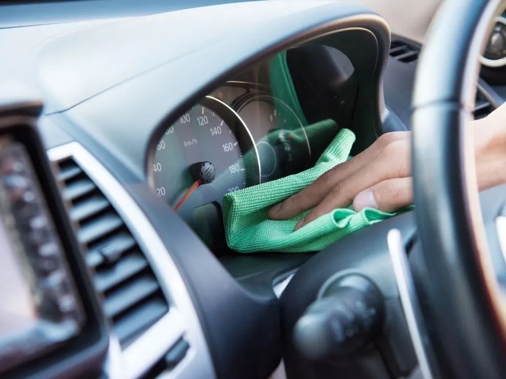 Vệ sinh nội thất ô tô tại nhà - 9 mẹo đơn giản và hiệu quả
