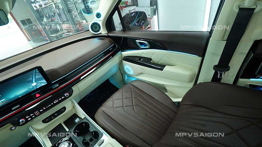 Bọc da và đổi màu nội thất cho Kia Carnival 2025