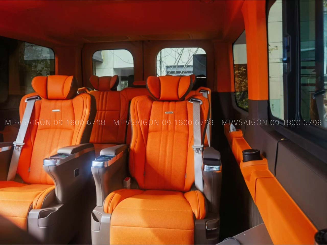 Độ limousine Ford Transit 2024 - Báo giá và kinh nghiệm mới nhất