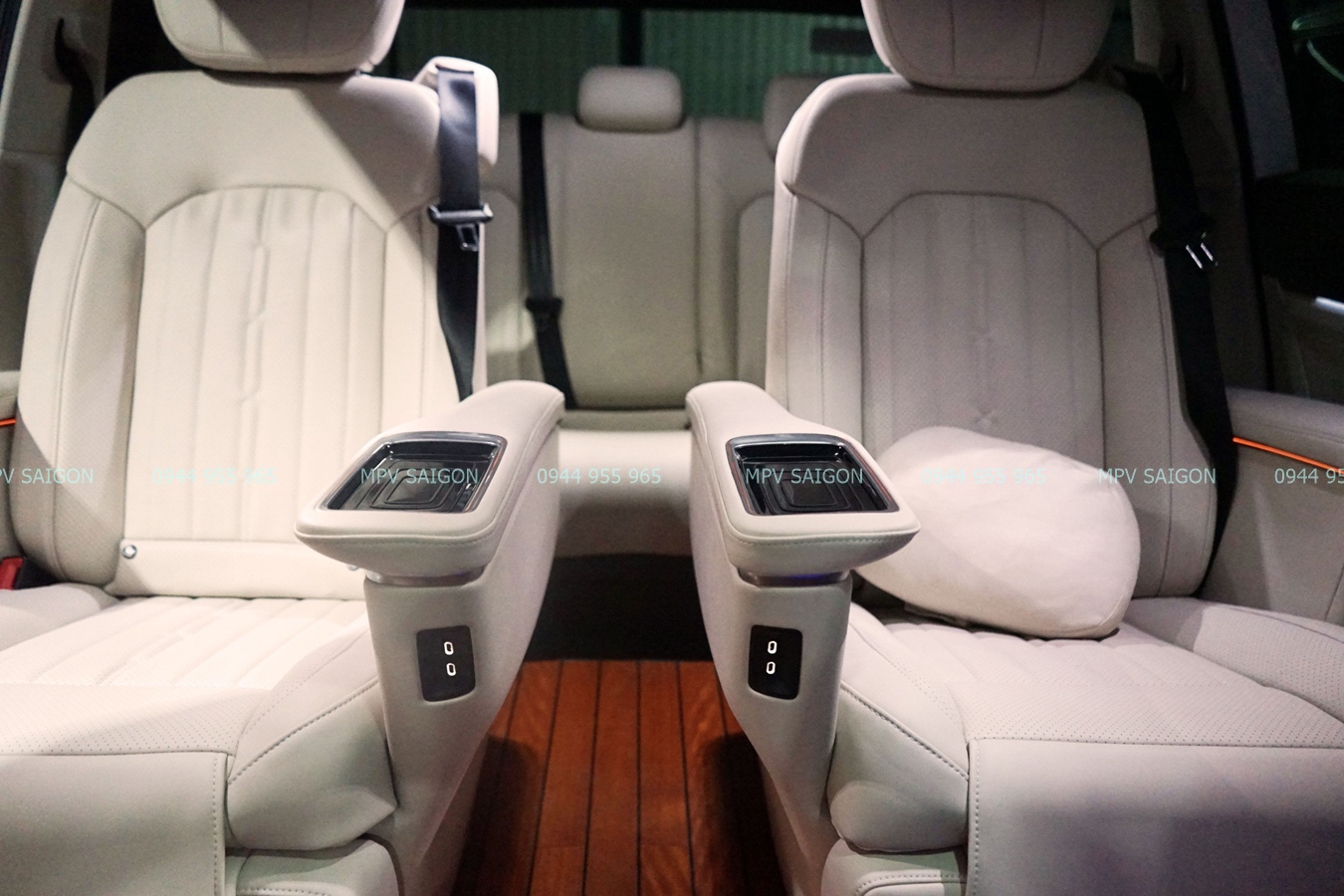 Volkswagen Viloran độ ghế Mercedes Benz V250 V260 Limousine